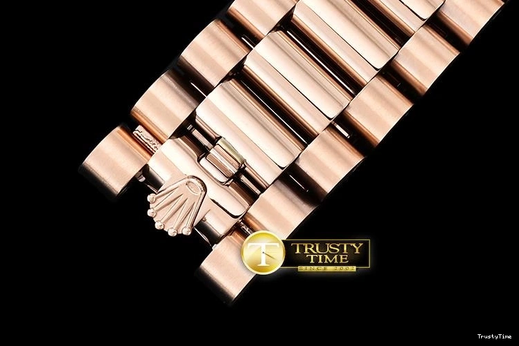 0213 RDD0218A – DayDate 40mm Casual 690